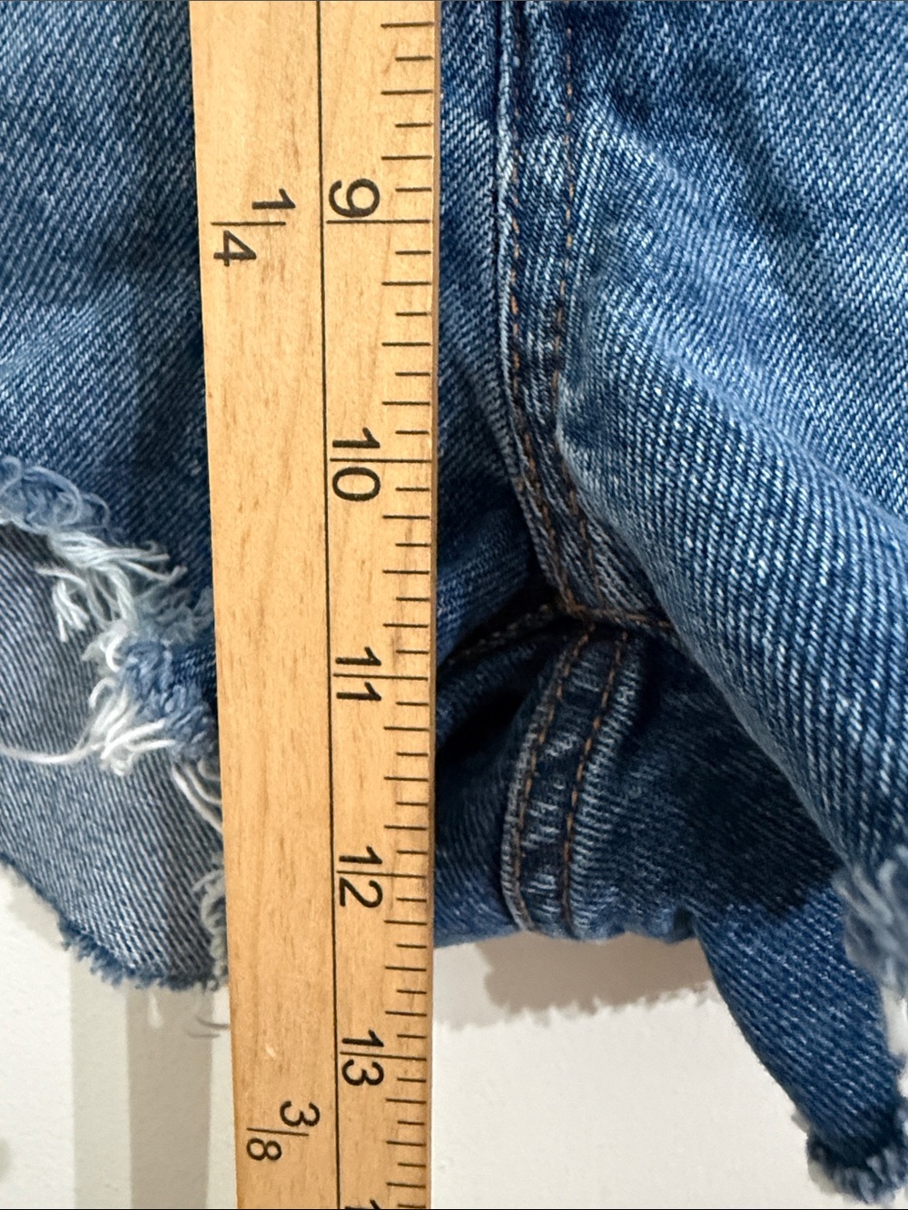 Levi's 501 Distressed High Waist Denim Cutoff Shorts Womens Size 28 Button Fly - Picture 9 of 10